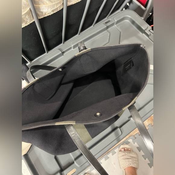 SAINT LAURENT
Canvas Beach Shopping East West Tote Black - Picture 2 of 9